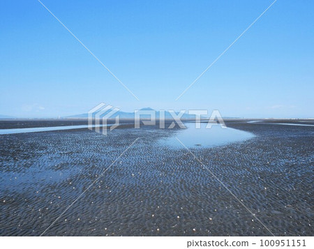 退潮時的有明海和金峰山(熊本縣宇土市) 退潮時的有明海和金峰山(熊本縣宇土市) 100951151