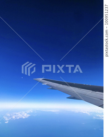 The moon floating in the sky seen from an airplane 100951237