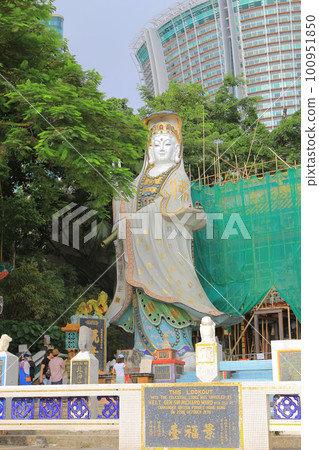 14 Sept 2013 Repulse Bay beach, China beachfront skyline 100951850