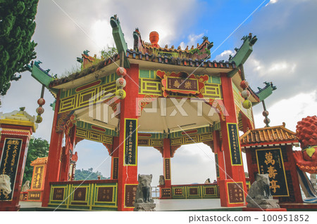 14 Sept 2013 Repulse Bay beach, China beachfront skyline 100951852