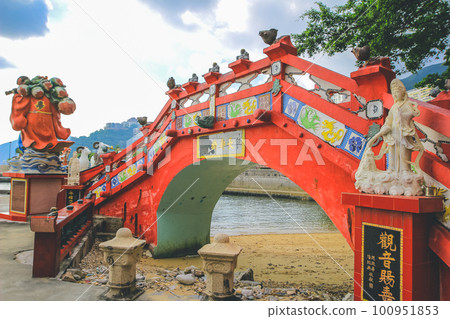 14 Sept 2013 Repulse Bay beach, China beachfront skyline 14 Sept 2013 Repulse Bay beach, China beachfront skyline 100951853