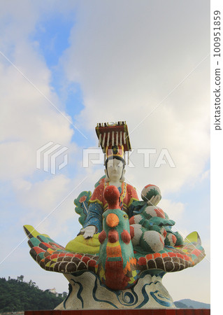 14 Sept 2013 Repulse Bay beach, China beachfront skyline 14 Sept 2013 Repulse Bay beach, China beachfront skyline 100951859