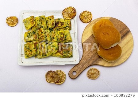 egg custard. 100952279