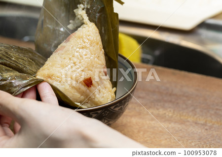 肉粽，台灣，端午節，佳節，中國節慶，肉団子、台湾、端午節、お祭り、中国のお祭り、dumpling, 100953078