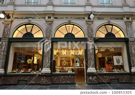 Corridor of the Galerie-Saint-Hubert 100953305