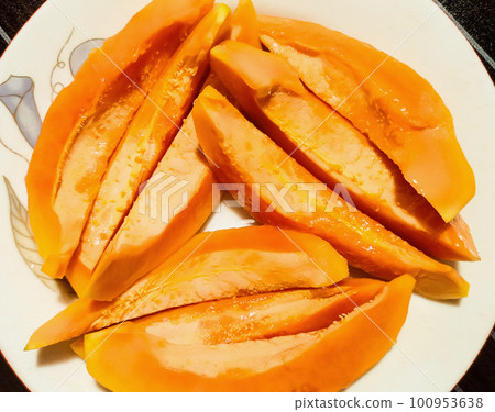 Papaya slices in a dish. With Black Backgrround. Papaya slices in a dish. With Black Backgrround. 100953638