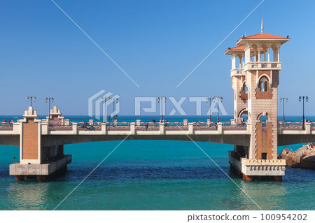 Stanley Bridge on a sunny summer day, Alexandria, Egypt 100954202
