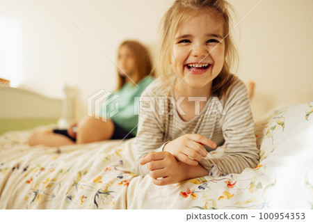 Two cute sisters play together. 100954353