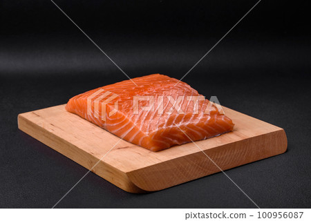 Fresh tasty raw red fish fillet with spices and herbs 100956087