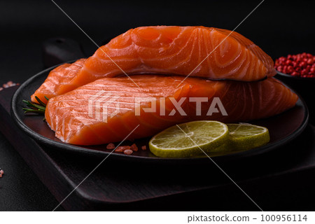 Fresh tasty raw red fish fillet with spices and herbs 100956114