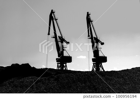 Coal mining. Cranes, coal industry, coal mines. Black and white photo Coal mining. Cranes, coal industry, coal mines. Black and white photo 100956194