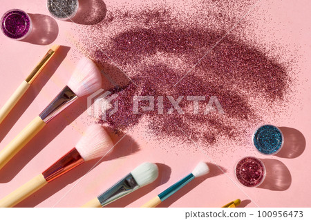 make up brushes 100956473