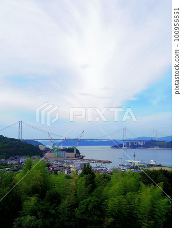 從來島海峽服務區(愛媛縣今治市)看到的瀨戶內海諸島 從來島海峽服務區(愛媛縣今治市)看到的瀨戶內海諸島 100956851