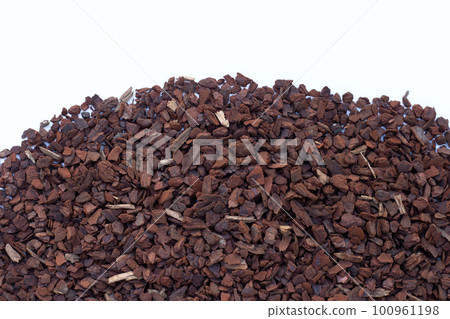 Pine bark is an ingredient for cultivation. Beneficial to the soil and plants. 100961198