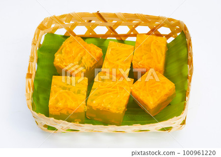 Sweet egg floss jelly. Thai dessert 100961220