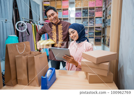 muslim business owner packing product for delivery muslim business owner packing product for delivery 100962769