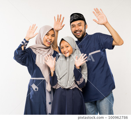 asian family with daughter wearing traditional islamic clothes asian family with daughter wearing traditional islamic clothes 100962786