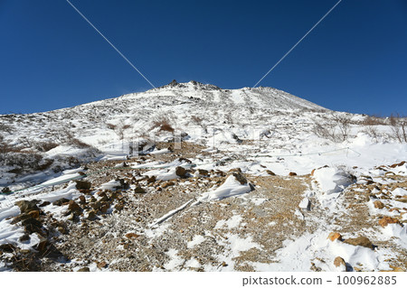 Tochigi Prefecture, Nasu, Mt. Chausu during the remaining snow season 100962885