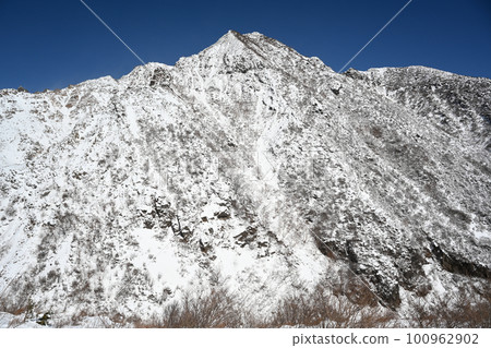 Mt. Nasu, Tochigi Prefecture in the remaining snow season Mt. Asahi seen from the mountain trail Mt. Nasu, Tochigi Prefecture in the remaining snow season Mt. Asahi seen from the mountain trail 100962902