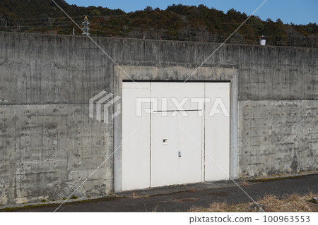 Scenery of the prison gate 100963553