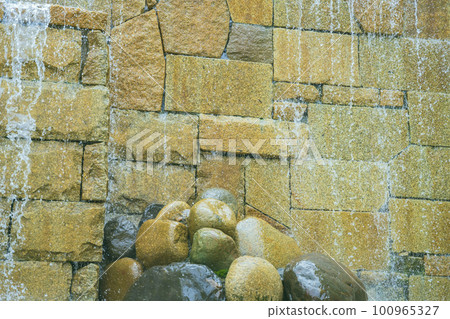 Nature and waterfalls (fountains) in the center of Tokyo (office district), ``Shinjuku Ward Shinjuku Central Park'' Nature and waterfalls (fountains) in the center of Tokyo (office district), ``Shinjuku Ward Shinjuku Central Park'' 100965327
