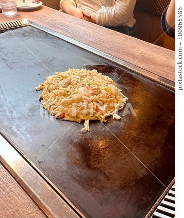 用鐵板烹製的名店禦好燒 100965586