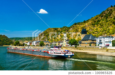 Cargo ship on the Rhine at Sankt Goarshausen in the Rhine Gorge, Germany 100965826