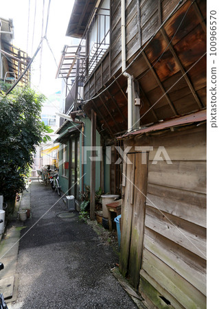 Alleyway 100966570