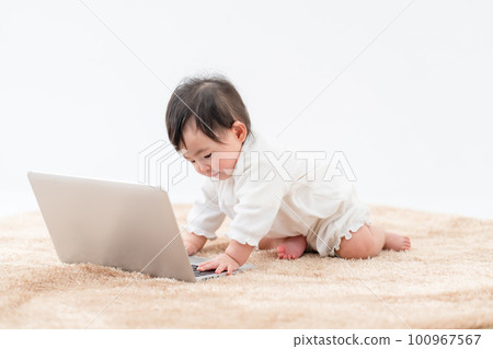 baby playing with computer 100967567