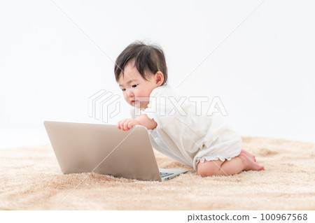 baby playing with computer 100967568