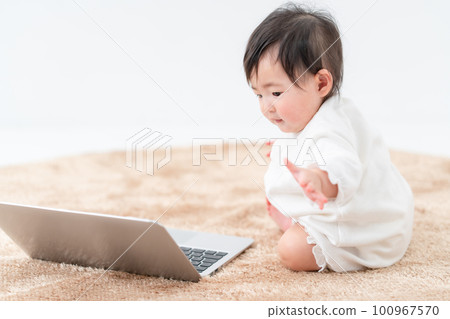baby playing with computer 100967570