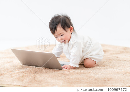 baby playing with computer 100967572