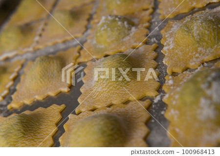 Recipe for Homemade Ravioli with Spinach and Ricotta Filling 100968413