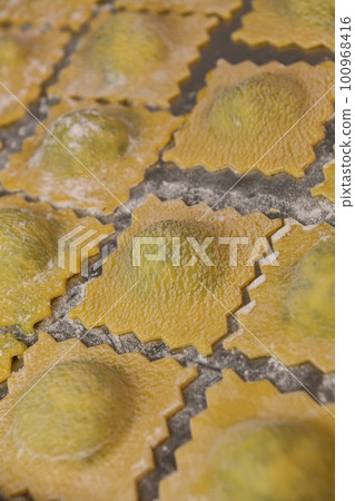 Recipe for Homemade Ravioli with Spinach and Ricotta Filling 100968416