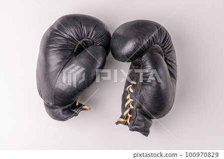 Old boxing gloves made of genuine leather. Retirement concept 100970829