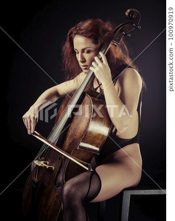 Sexy cello player concentrating on her playing 100970919