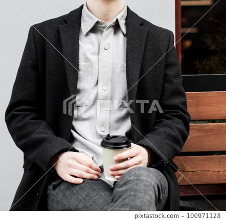 Elegant man with coffee cup 100971128