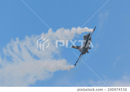 比利時空軍F-16展示隊盤旋 比利時空軍F-16展示隊盤旋 100974538