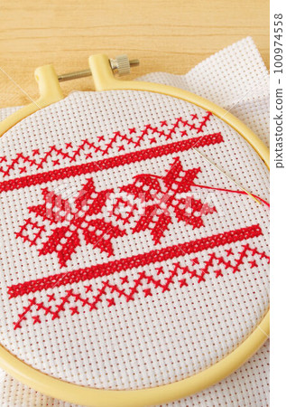 cross stitch embroidery 100974558