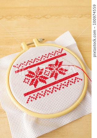 cross stitch embroidery 100974559