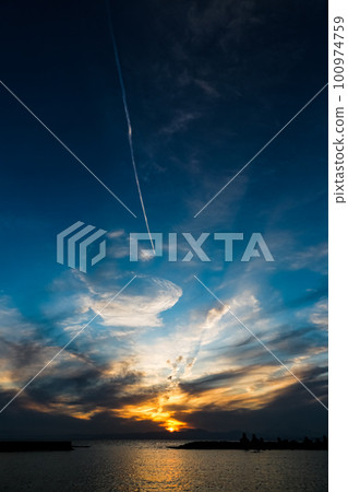 The sea of sunset The sea of sunset 100974759