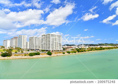 Looking towards Toyosaki from the Hotoku River Viaduct (Tomigusuku City, Okinawa Prefecture) [February 2023] 100975248