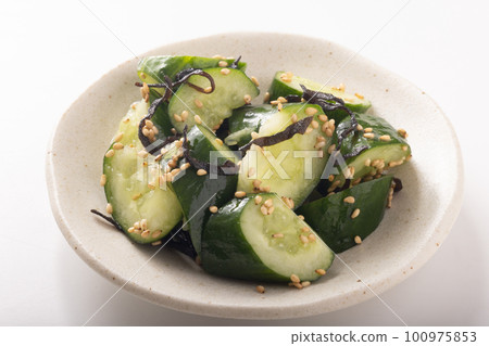 Salt of cucumber Konbu with seaweed 100975853