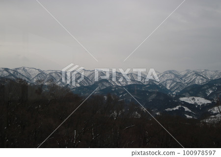 冰雪覆蓋的山脈 100978597
