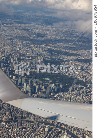View of Tokyo from an airplane View of Tokyo from an airplane 100979954