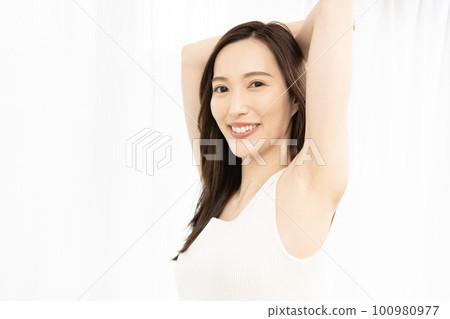 雙手舉起的女人(脫毛圖) 雙手舉起的女人(脫毛圖) 100980977