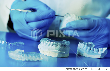 dentist adjusting an occlusal splint 100981397