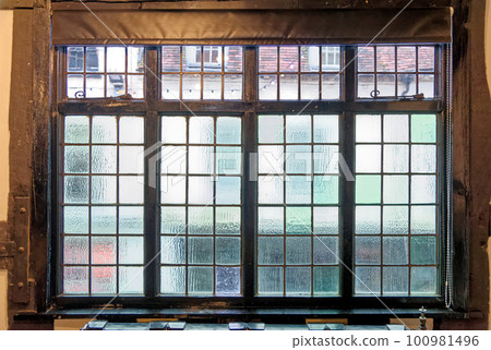 Old vintage window frame at Tudor House Museum Worcester - United Kingdom 100981496