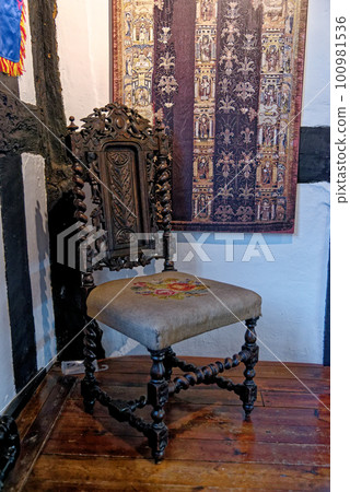 Old vintage chair at Tudor House Museum Worcester - United Kingdom Old vintage chair at Tudor House Museum Worcester - United Kingdom 100981536