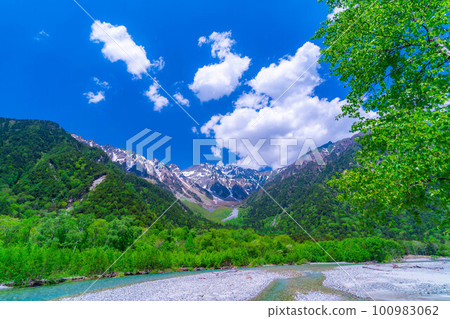 [風景]初夏的上高地[長野縣] 100983062